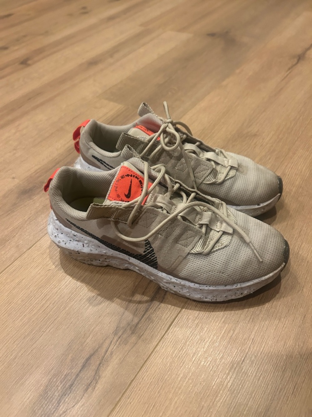 Nike Men's Sneakers in Beige with Orange Accent
